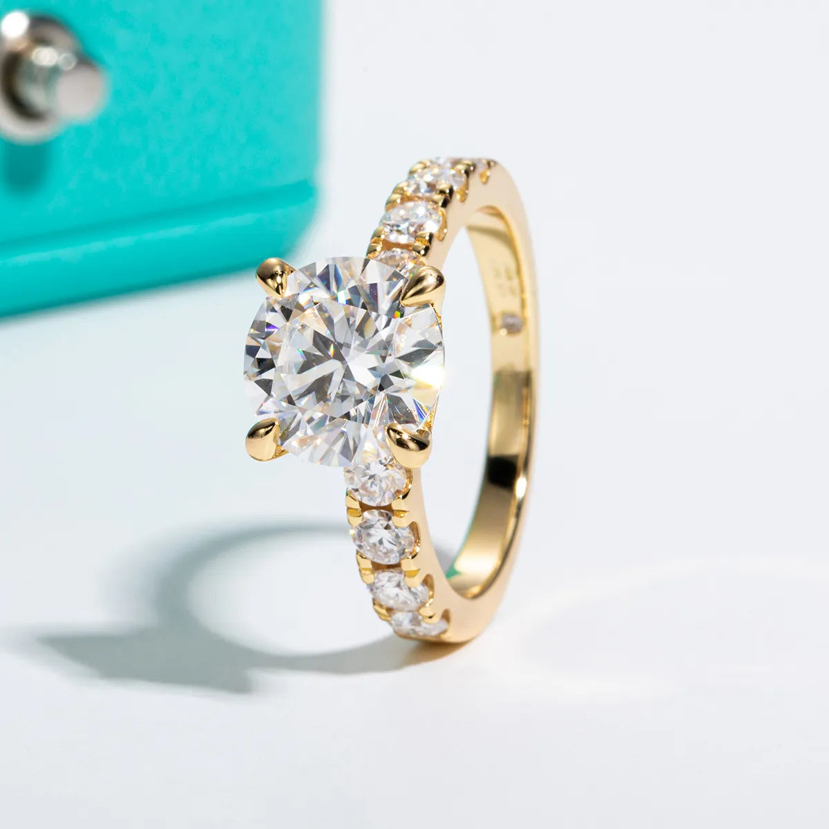 Round Cut Moissanite Engagement Ring