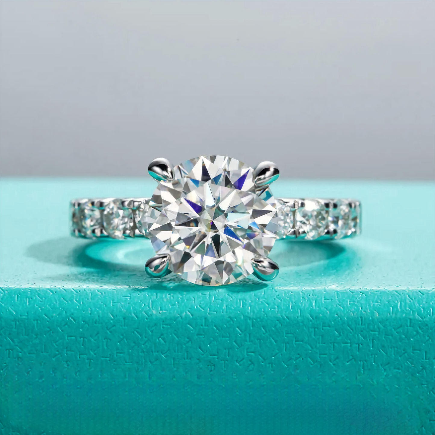 Round Cut Moissanite Engagement Ring