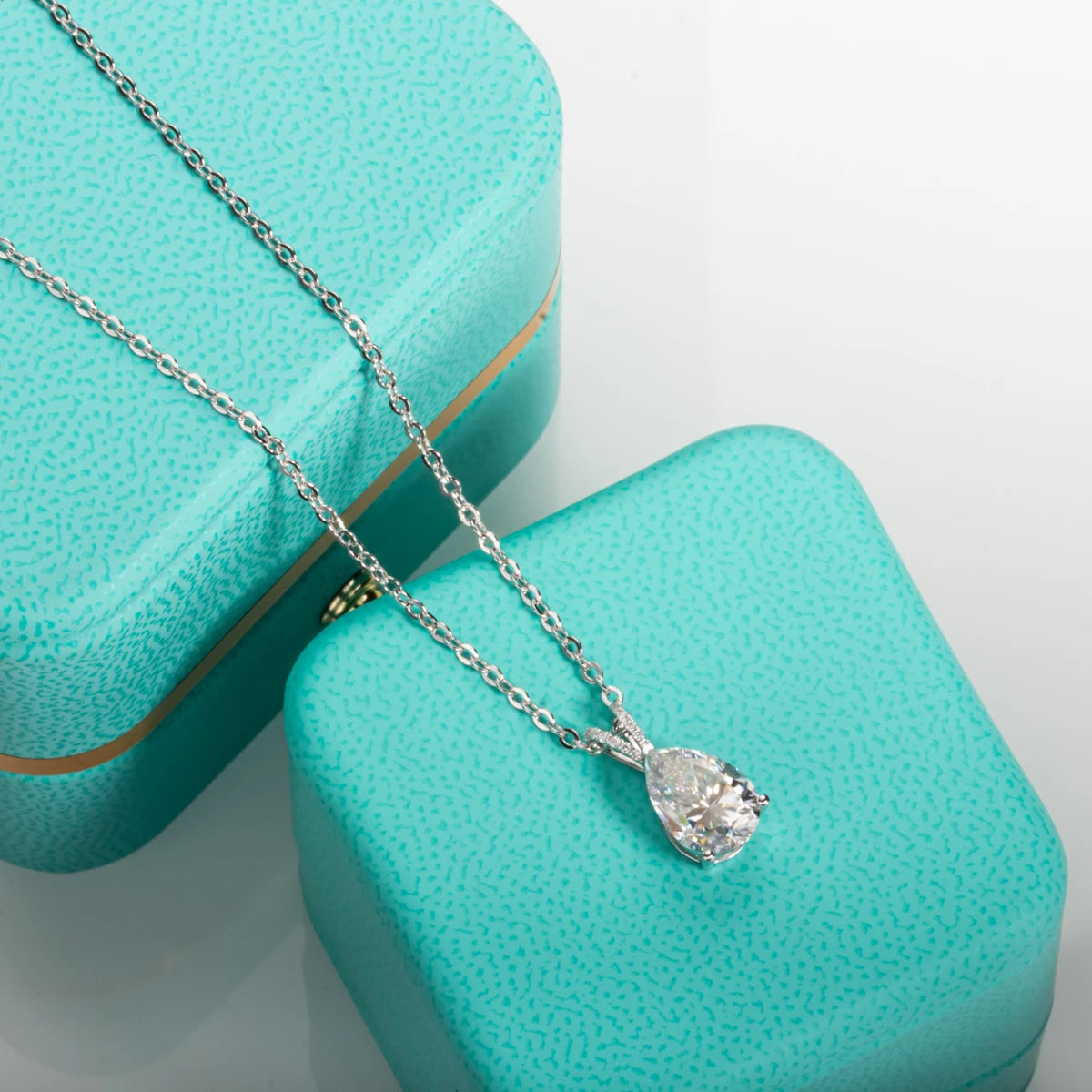 Radiant Reverie Moissanite Necklace