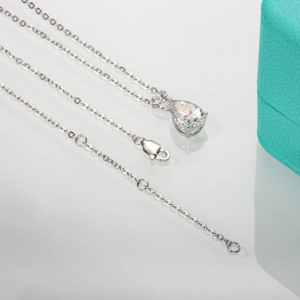 Radiant Reverie Moissanite Necklace