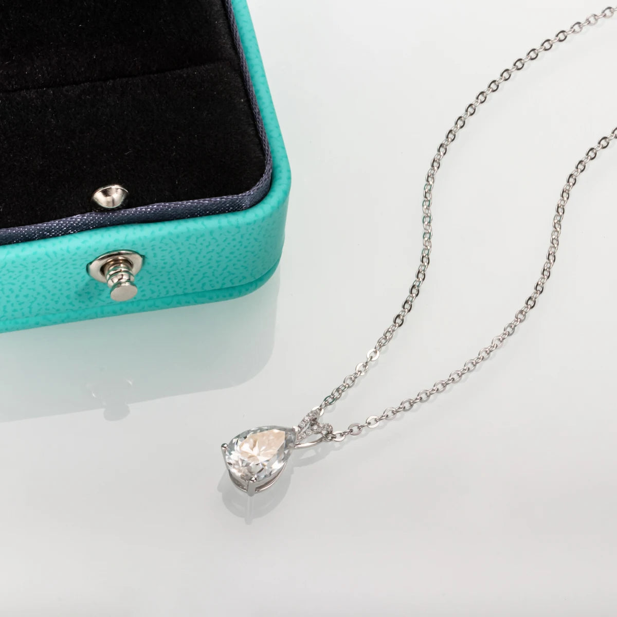 Radiant Reverie Moissanite Necklace